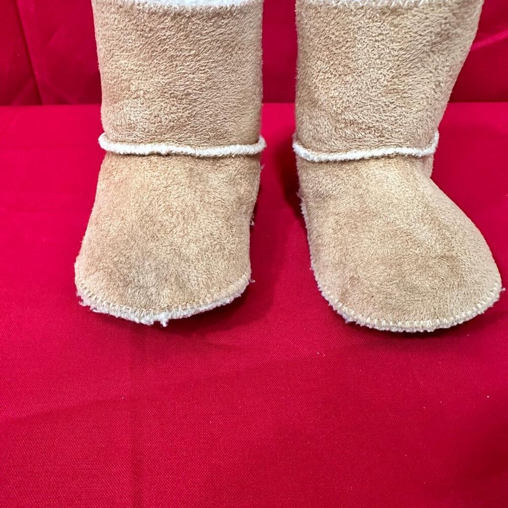 BABY GAP TAN FAUX FUR BOOTIES SIZE 3-6 MONTHS SOFT BOTTOM SHOES